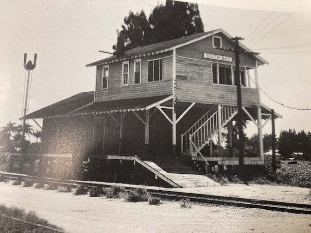 Florida East Coast’s South Bay station was identical to the one at Belle Glade. Both were built with a second story to house the stationmaster and his family due to the lack of available housing at the time.